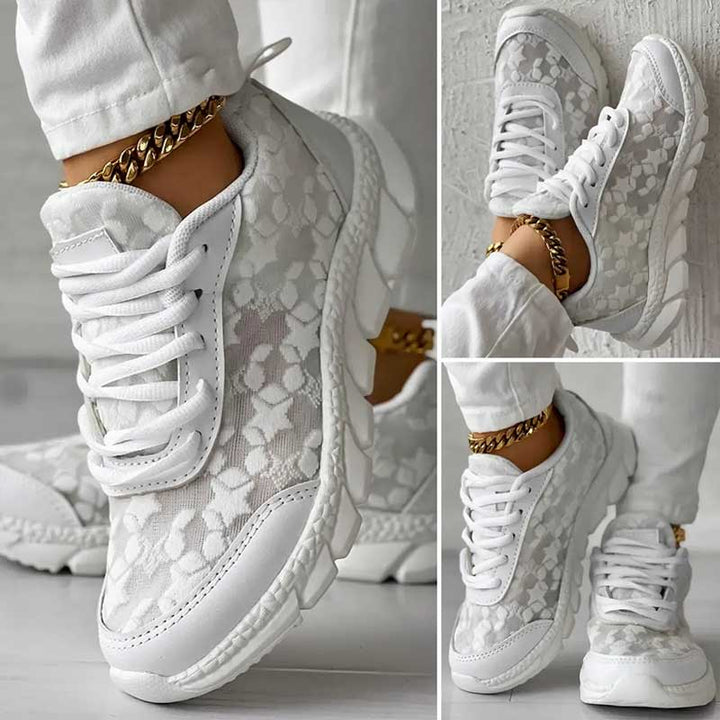 Emma - Ademende sneakers met ronde neuzen en veters