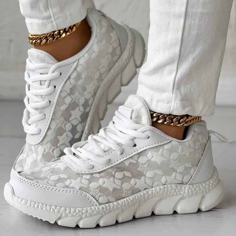 Emma - Ademende sneakers met ronde neuzen en veters