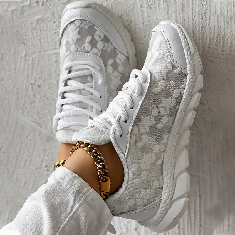 Emma - Ademende sneakers met ronde neuzen en veters