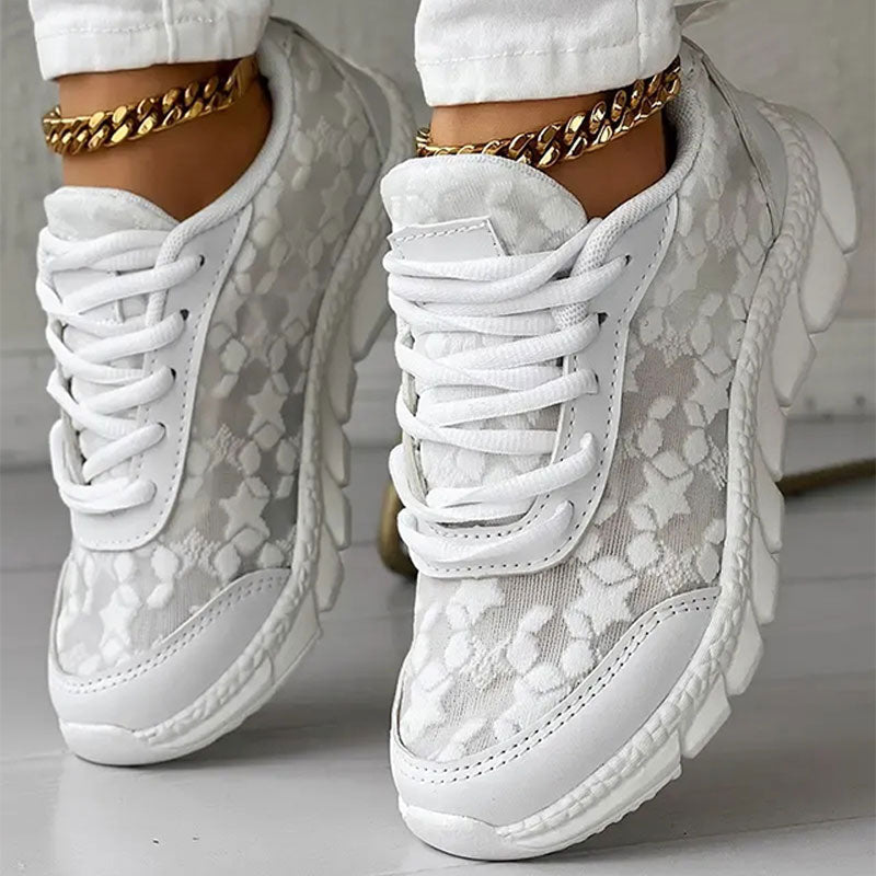 Emma - Ademende sneakers met ronde neuzen en veters