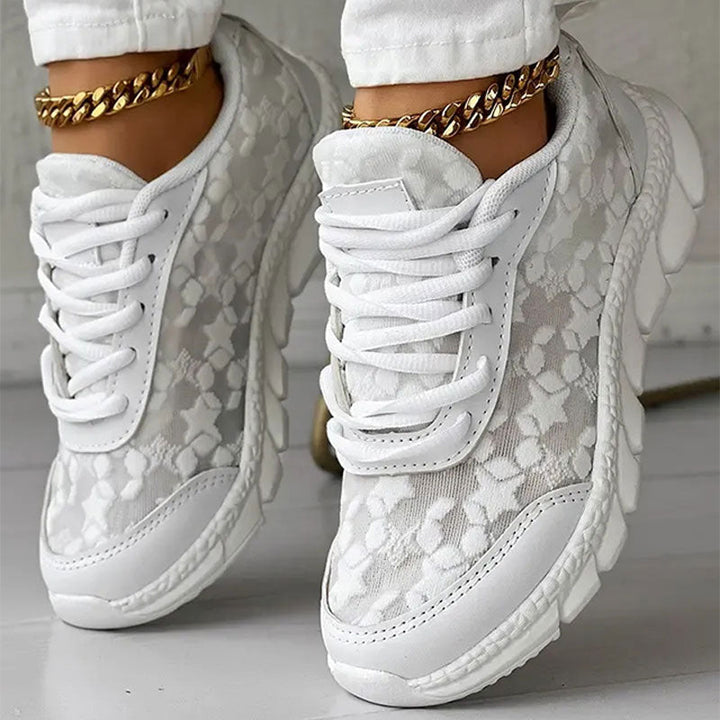 Emma - Ademende sneakers met ronde neuzen en veters