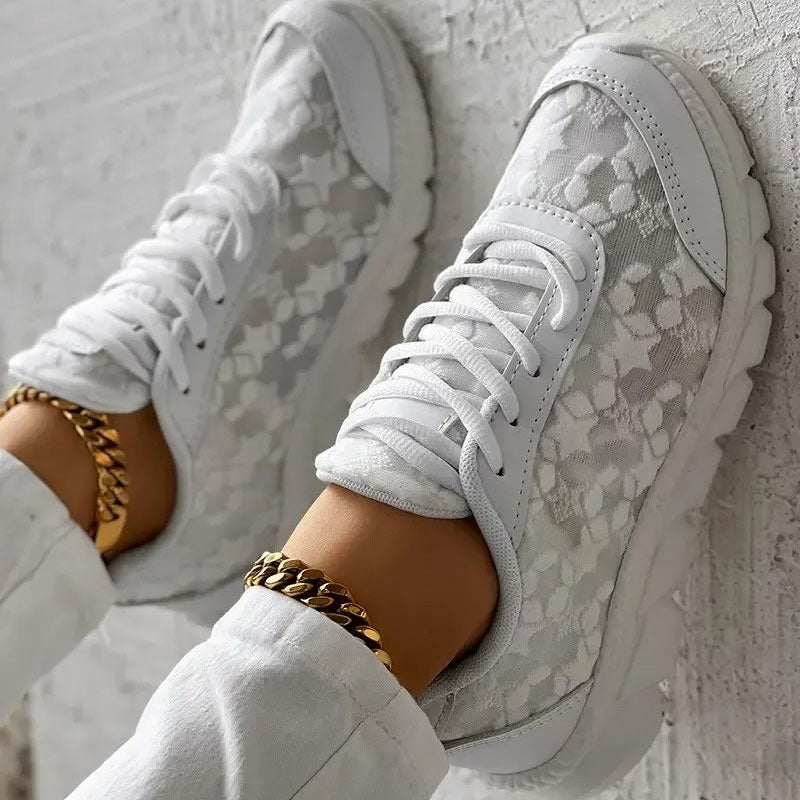 Emma - Ademende sneakers met ronde neuzen en veters