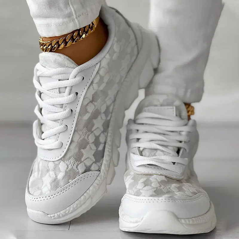 Emma - Ademende sneakers met ronde neuzen en veters