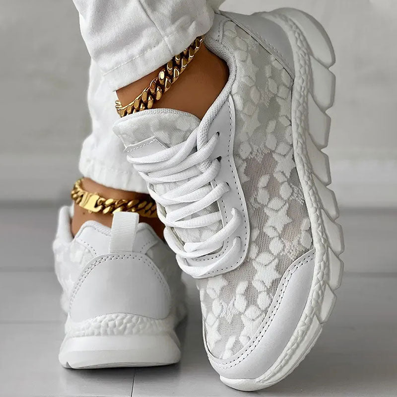 Emma - Ademende sneakers met ronde neuzen en veters